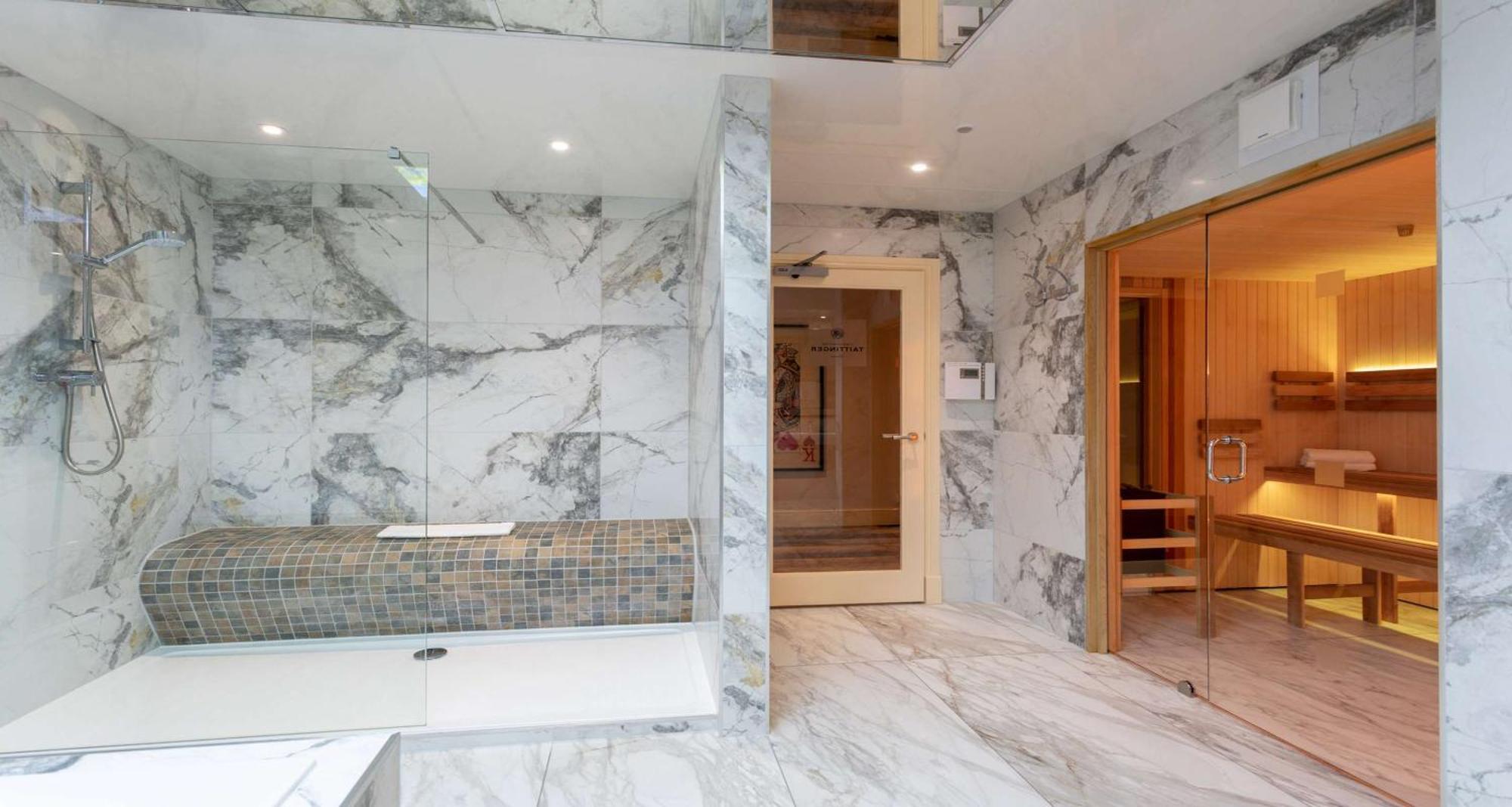 Hotel Western Premier Mount Pleasant 4*